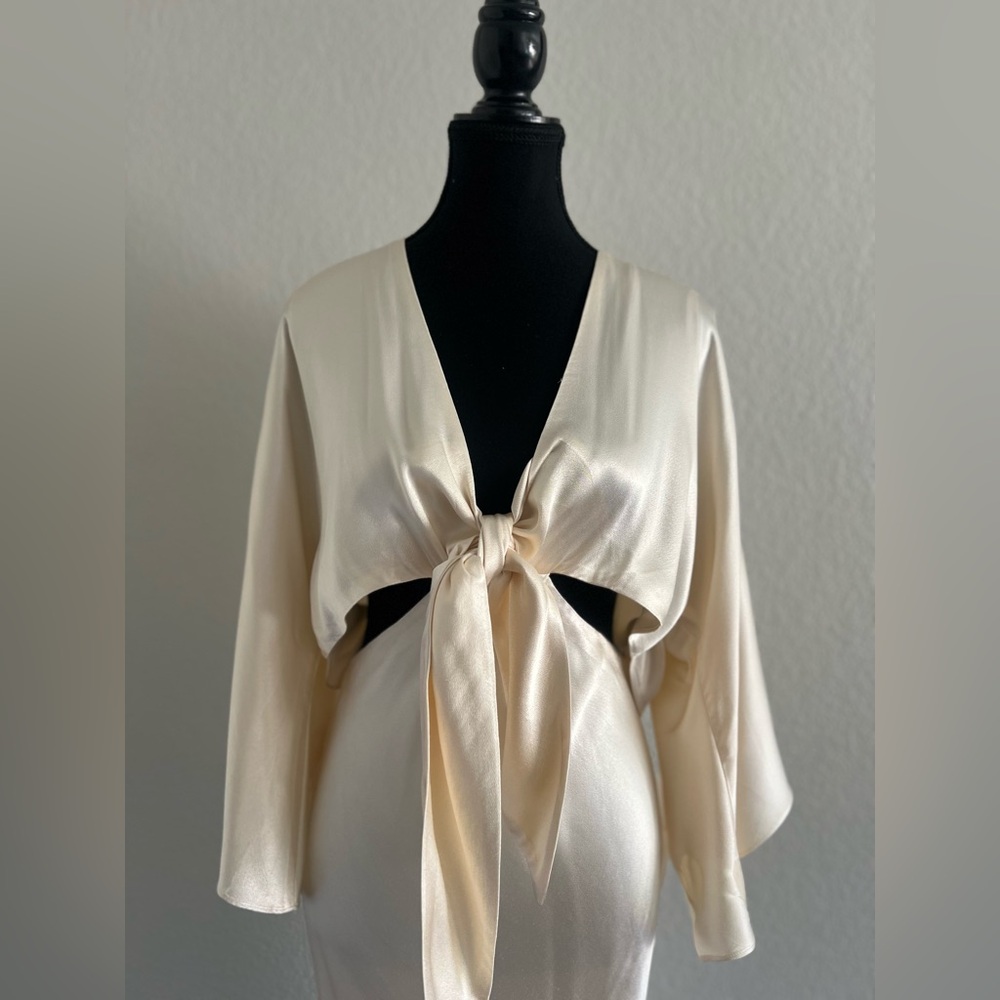 Shona Joy Elegant Cream Tie-Front Midi Dress - Picture 2 of 16